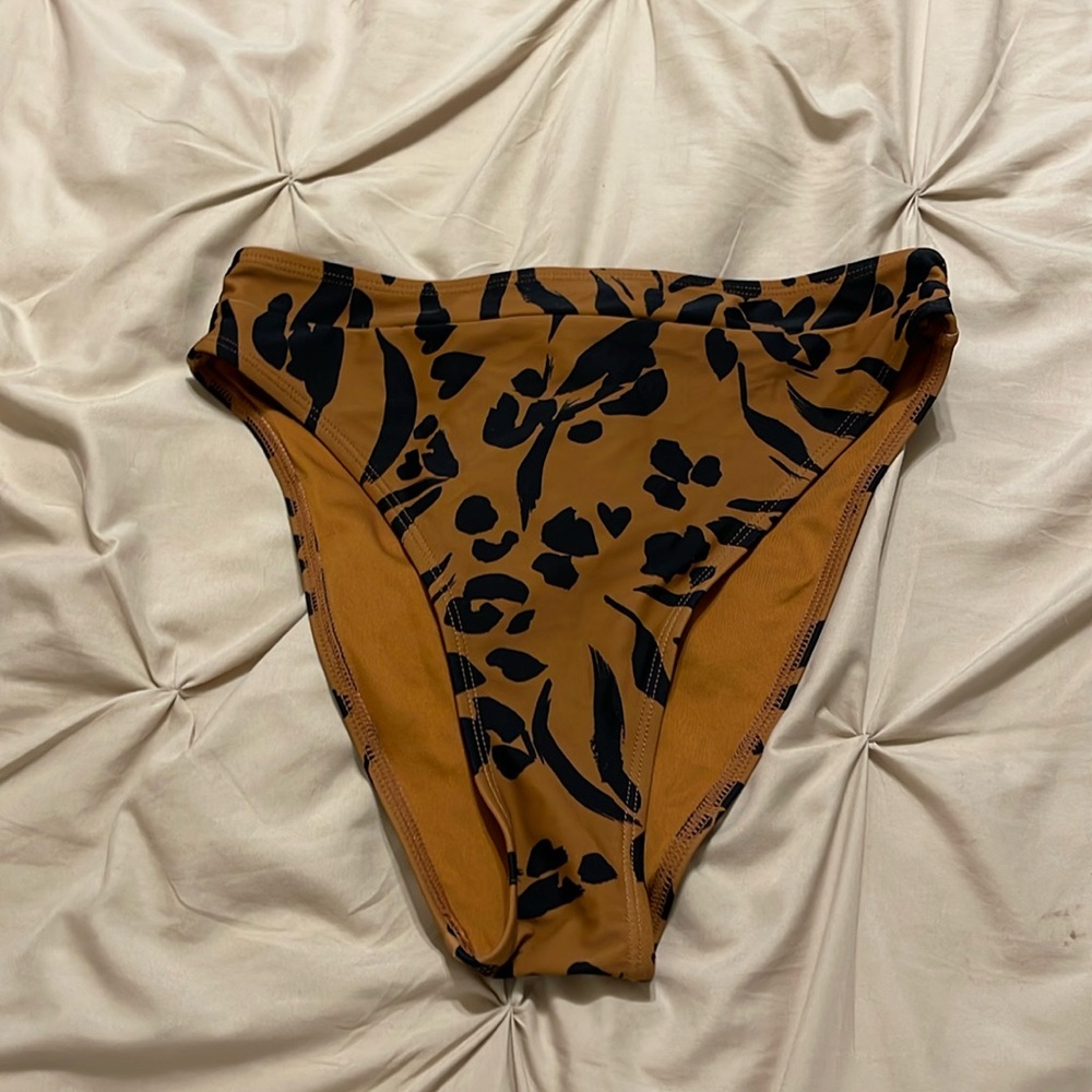 Printed high waisted bikini bottoms. Size medium.